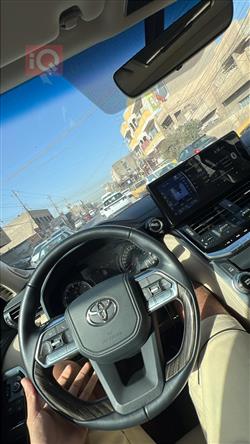 تۆیۆتا لاند کروزەر